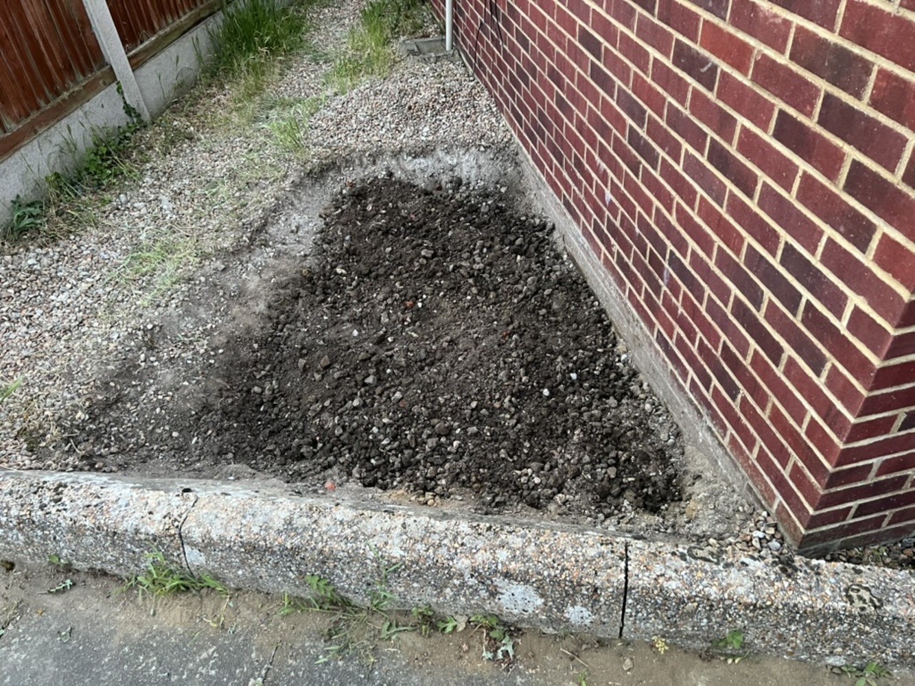Side border dug out